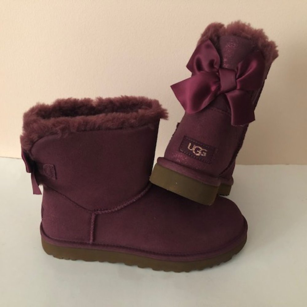 UGG Mini Bailey Bow Glimmer Metallic Suede Boot. Size: 8 - Picture 10 of 13